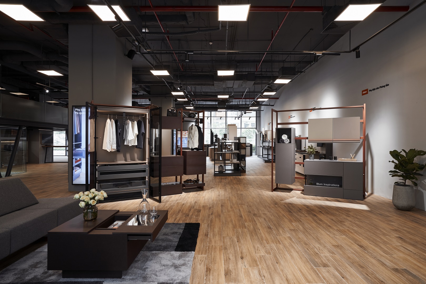 REVEGO - GIẢI PHÁP CỬA TRƯỢT XẾP ÂM TỪ BLUM